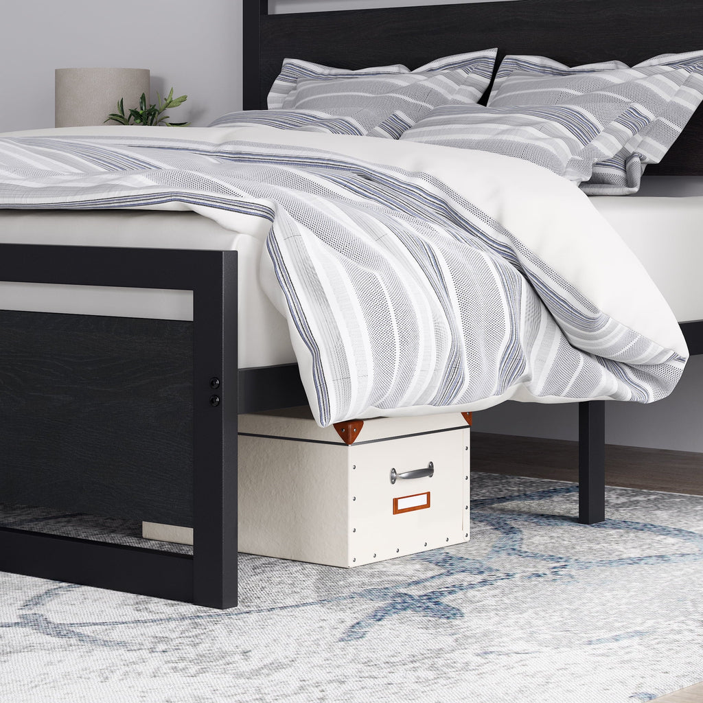 Queen Size Metal Platform Bed Frame with Wooden Headboard & Footboard U7603