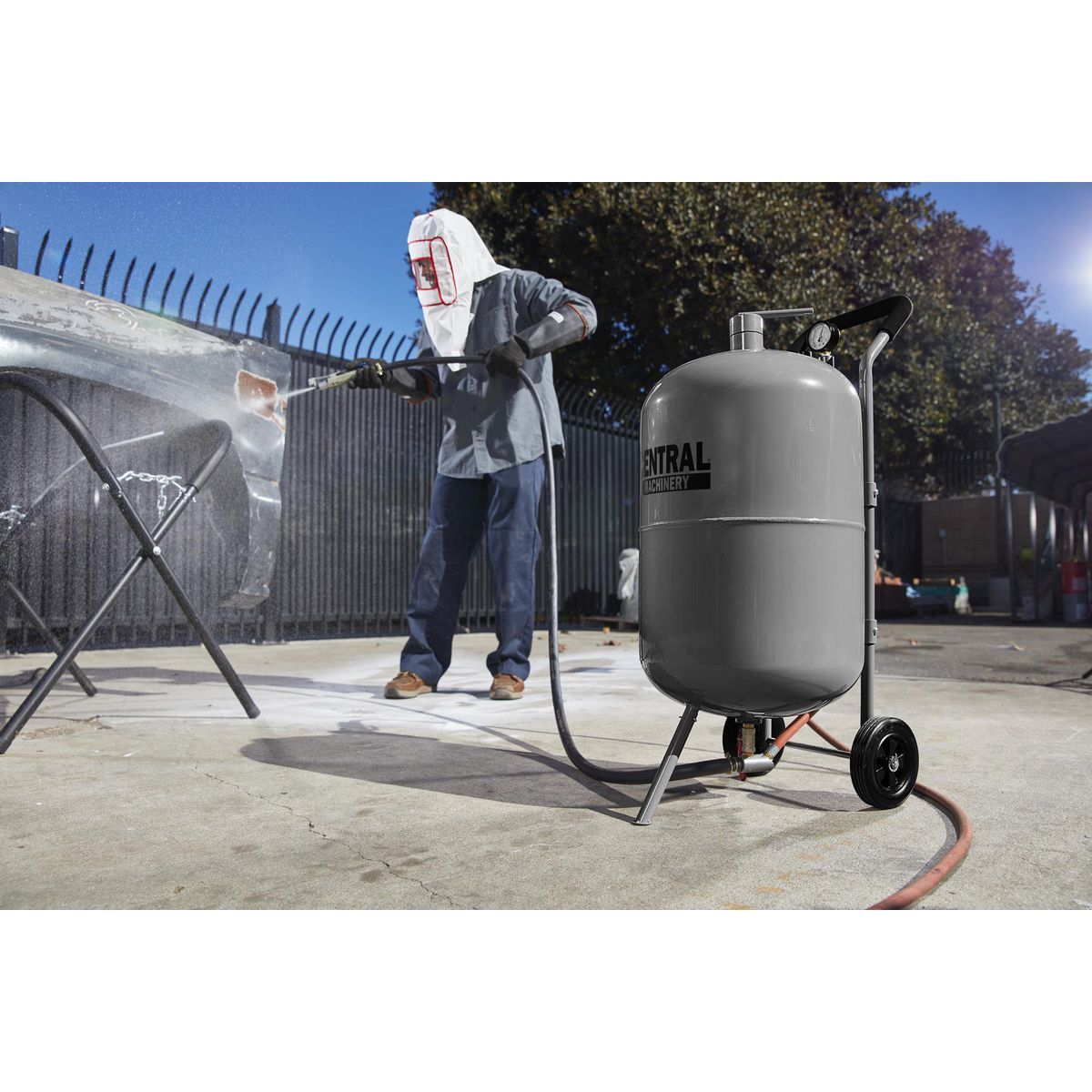 110 lb. Pressurized Abrasive Blaster C9180