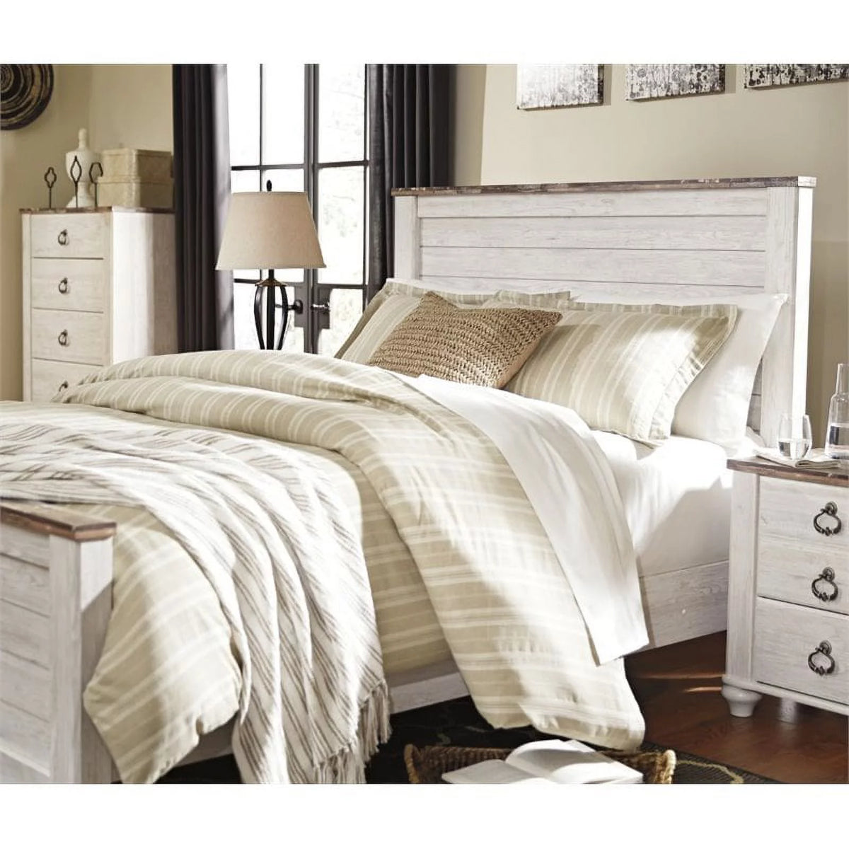 Queen Panel Bed in Whitewash H818533