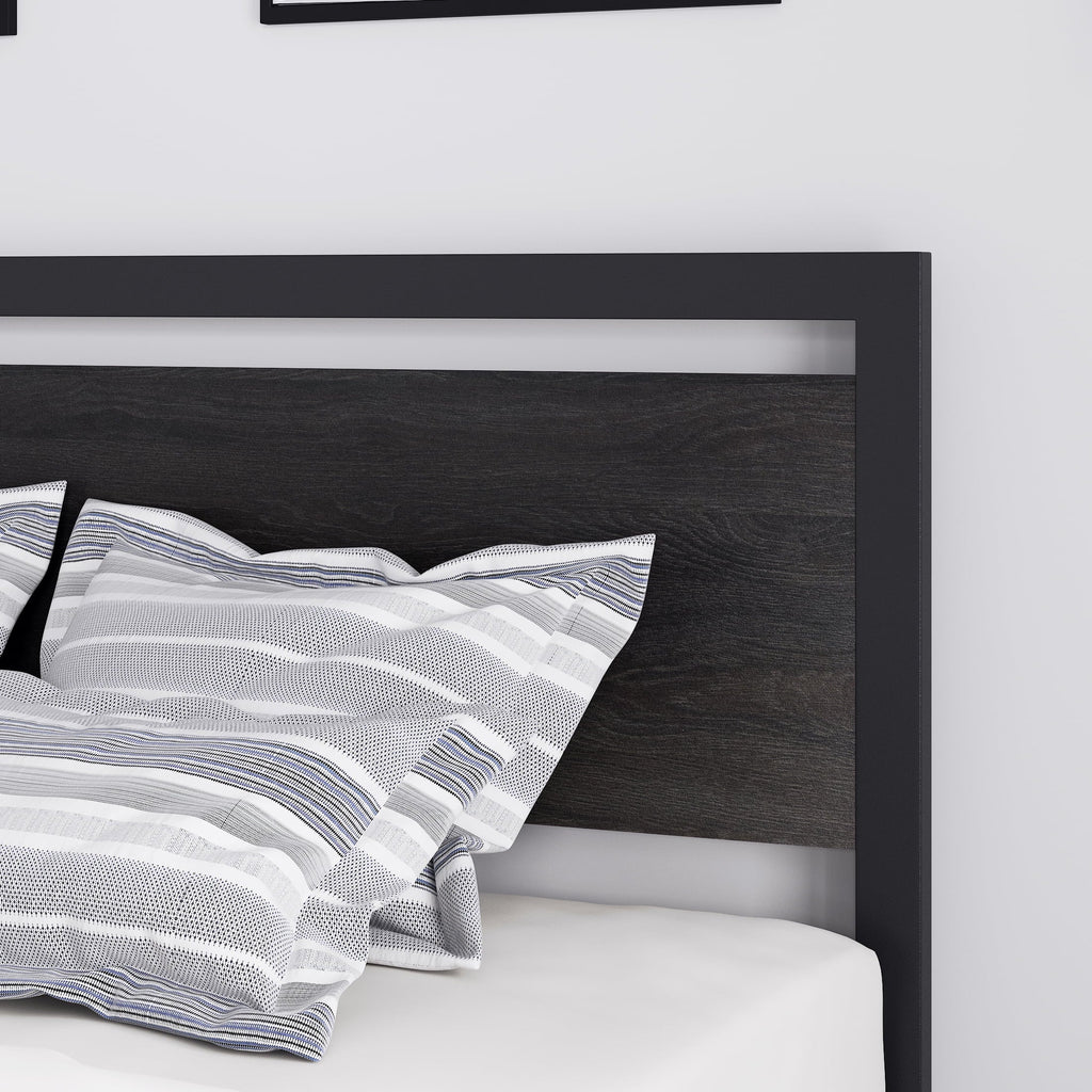 Queen Size Metal Platform Bed Frame with Wooden Headboard & Footboard U7603