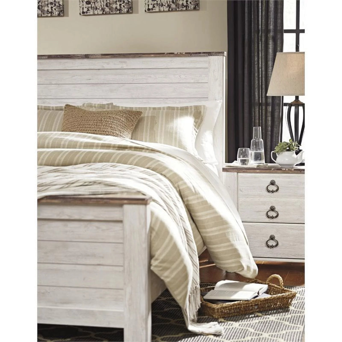 Queen Panel Bed in Whitewash H818533